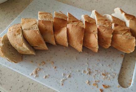 Фото шага рецепта Бутерброды с печенью трески 189228 шаг 9  