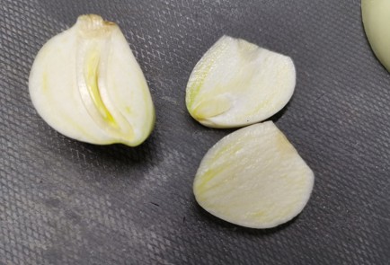 Фото шага рецепта Бутербродыканапе с салом 191045 шаг 10  