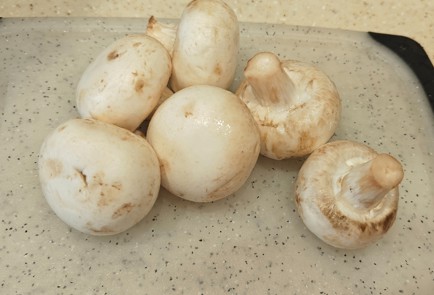 Фото шага рецепта Бутерброды с шампиньонами и сыром 190719 шаг 1