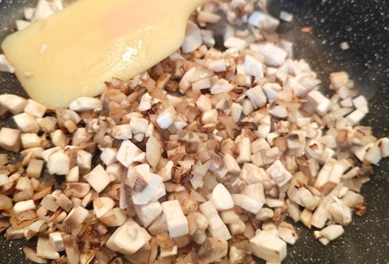 Фото шага рецепта Бутерброды с шампиньонами и сыром 190719 шаг 6