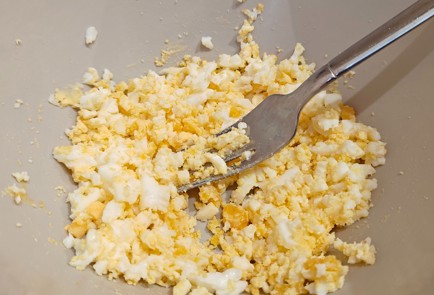 Фото шага рецепта Бутерброды с тунцом и творожным сыром 191166 шаг 2