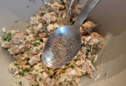 Фото шага рецепта Бутерброды с тунцом и творожным сыром 191166 шаг 7