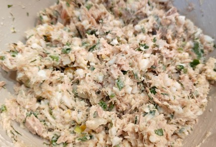 Фото шага рецепта Бутерброды с тунцом и творожным сыром 191166 шаг 9