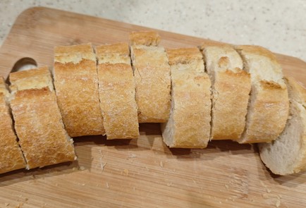 Фото шага рецепта Бутерброды с тунцом кинзой и помидором 190955 шаг 1  