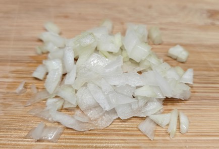 Фото шага рецепта Бутерброды с тунцом кинзой и помидором 190955 шаг 3  