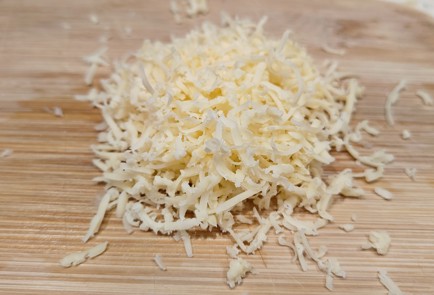 Фото шага рецепта Бутерброды с тунцом кинзой и помидором 190955 шаг 4  