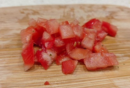 Фото шага рецепта Бутерброды с тунцом кинзой и помидором 190955 шаг 6  