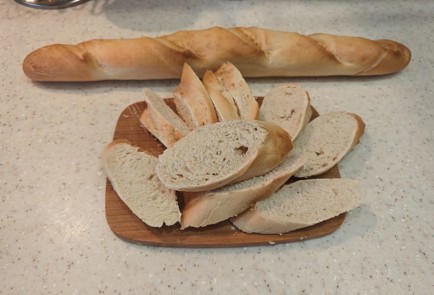 Фото шага рецепта Бутерброды со шпротами и огурцом 176171 шаг 1  