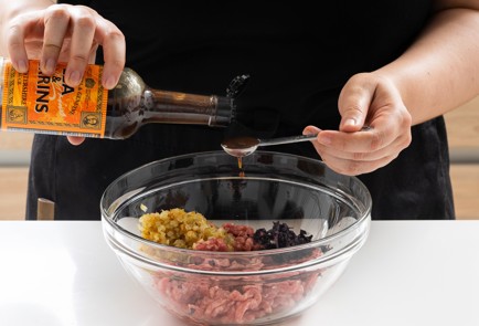 Фото шага рецепта Бутерброды странджанки с фаршем брынзой и болгарским перцем 151012 шаг 2  