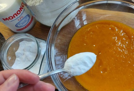 Фото шага рецепта Быстрая коврижка из варенья 175700 шаг 3  