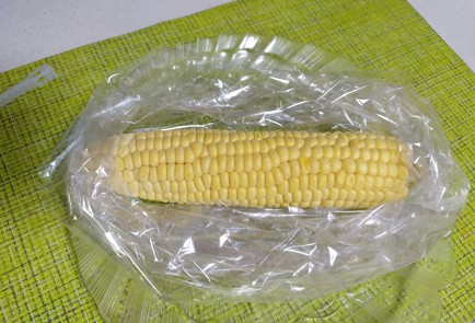 Фото шага рецепта Кукуруза  рецепт в микроволновке 189727 шаг 3  
