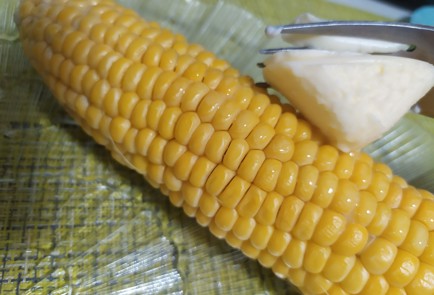 Фото шага рецепта Кукуруза  рецепт в микроволновке 189727 шаг 8  