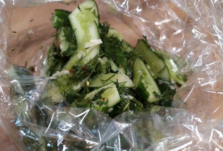 Фото шага рецепта Быстрая закуска из огурцов 189161 шаг 10  