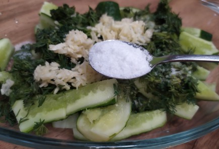 Фото шага рецепта Быстрая закуска из огурцов 189161 шаг 6  