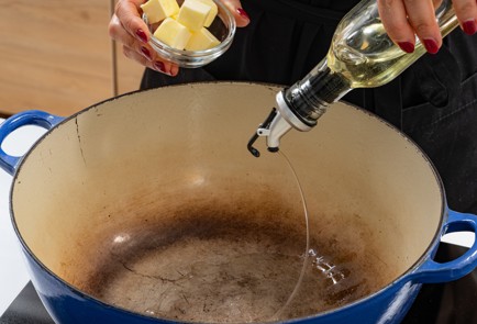 Фото шага рецепта Быстрое кассуле из консервированной фасоли 176119 шаг 4  