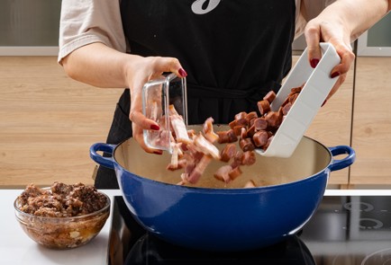 Фото шага рецепта Быстрое кассуле из консервированной фасоли 176119 шаг 5  