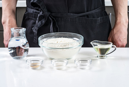 Фото шага рецепта Домашние багеты 191670 шаг 1  