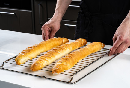 Фото шага рецепта Домашние багеты 191670 шаг 10  