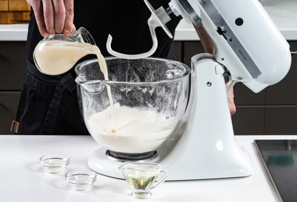 Фото шага рецепта Домашние багеты 191670 шаг 3  