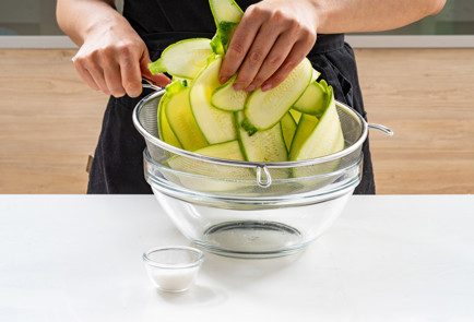 Фото шага рецепта Быстрые маринованные кабачки 190502 шаг 3  