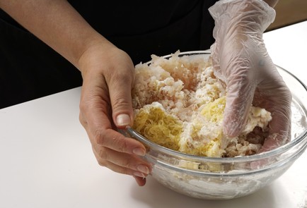 Фото шага рецепта Быстрые рыбные котлеты из минтая 152998 шаг 4  