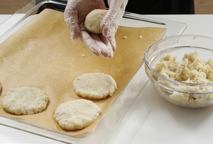 Фото шага рецепта Быстрые рыбные котлеты из минтая 152998 шаг 5  