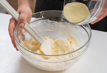 Фото шага рецепта Быстрые сырники в духовке 175102 шаг 4  