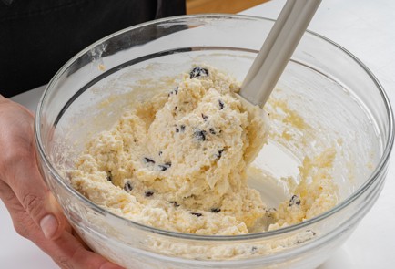 Фото шага рецепта Быстрые сырники в духовке 175102 шаг 6  