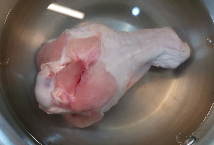 Фото шага рецепта Вкусный бульон из индейки 189647 шаг 2  