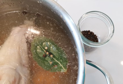 Фото шага рецепта Вкусный бульон из индейки 189647 шаг 9  