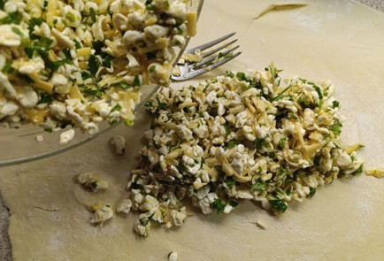 Фото шага рецепта Быстрый хачапури на слоеном тесте 190612 шаг 11  