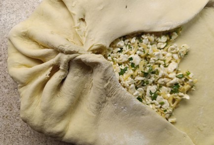 Фото шага рецепта Быстрый хачапури на слоеном тесте 190612 шаг 12  