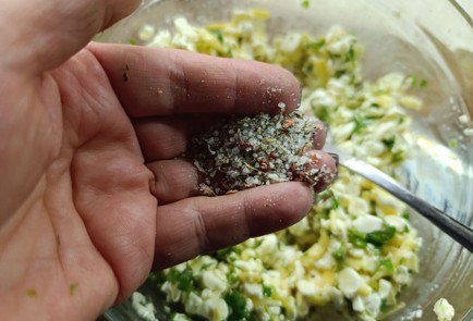 Фото шага рецепта Быстрый хачапури на слоеном тесте 190612 шаг 9  