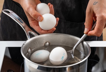 Фото шага рецепта Быстрый крапивный пирог 186375 шаг 3