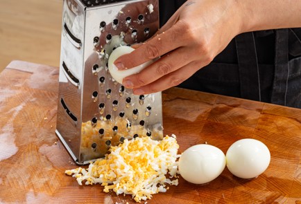 Фото шага рецепта Быстрый крапивный пирог 186375 шаг 4