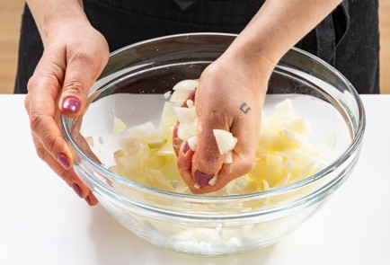 Фото шага рецепта Быстрый маринад для шашлыка из свинины 189035 шаг 3  