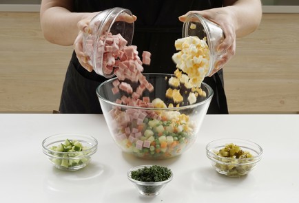 Фото шага рецепта Классический салат Оливье 152953 шаг 10  