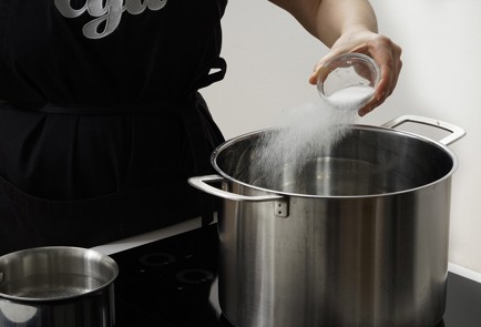 Фото шага рецепта Классический салат Оливье 152953 шаг 2  