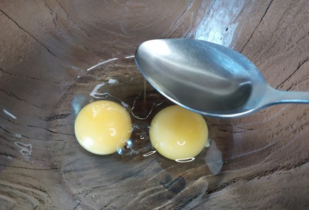 Фото шага рецепта Быстрый пирог с абрикосовым пюре 189386 шаг 2  