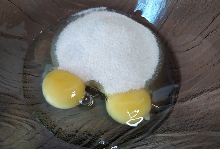 Фото шага рецепта Быстрый пирог с абрикосовым пюре 189386 шаг 3  