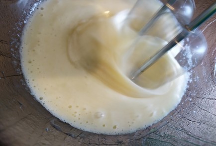 Фото шага рецепта Быстрый пирог с абрикосовым пюре 189386 шаг 4  