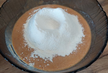 Фото шага рецепта Быстрый пирог с абрикосовым пюре 189386 шаг 6  