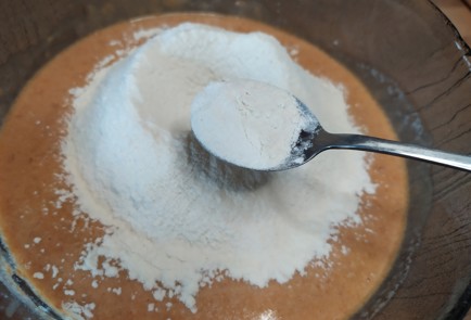 Фото шага рецепта Быстрый пирог с абрикосовым пюре 189386 шаг 7  