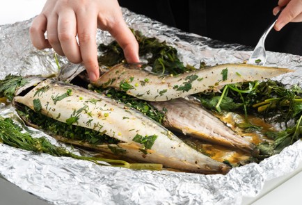 Фото шага рецепта Быстрый рецепт скумбрии в духовке 140919 шаг 10  