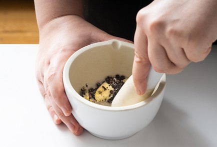 Фото шага рецепта Быстрый рецепт скумбрии в духовке 140919 шаг 4  