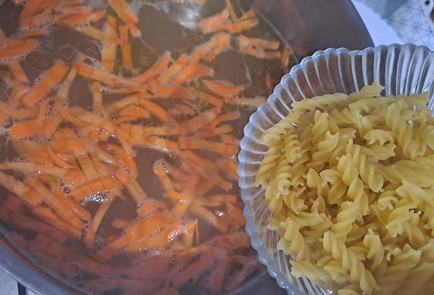 Фото шага рецепта Быстрый суп на курином бульоне 189510 шаг 8  