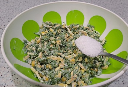 Фото шага рецепта Витаминный салат с яйцами зеленью и сметаной 189209 шаг 10  