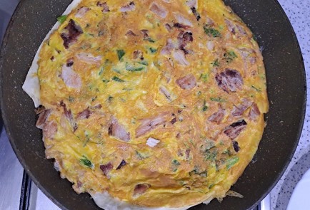 Фото шага рецепта Быстрый завтрак из лаваша и яиц со шпинатом и куриным мясом 189376 шаг 13  