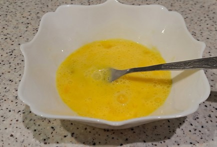 Фото шага рецепта Быстрый завтрак из лаваша яиц зелени и твердого сыра 188029 шаг 3