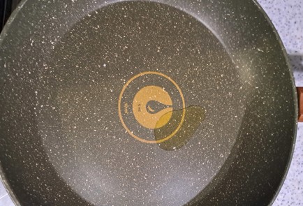 Фото шага рецепта Быстрый завтрак из лаваша яиц зелени и твердого сыра 188029 шаг 4